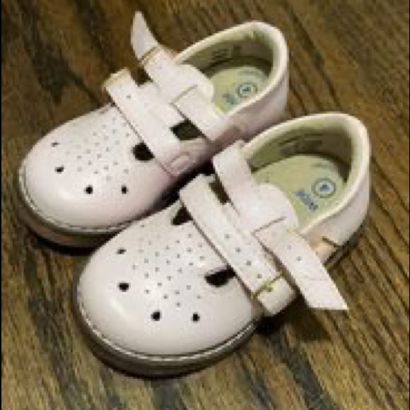 2 pairs of size 4 shoes (natives and dress shoe) - Picture 3 of 3